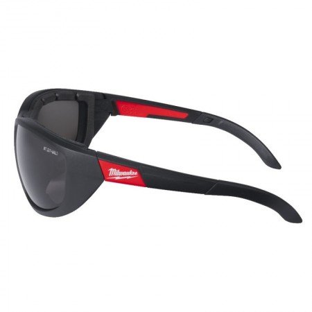 Tamsinti apsauginiai akiniai MILWAUKEE Premium-Asmeninės apsaugos priemonės-Darbo rūbai ir avalynė-Milwaukee Accessories-irankia