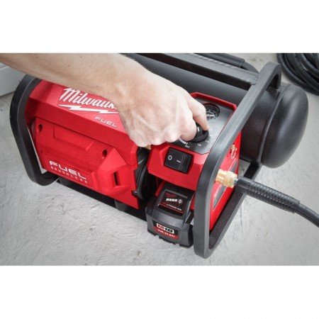 Akumuliatorinis oro kompresorius MILWAUKEE M18 FAC-0-Kiti akumuliatoriniai įrankiai-Akumuliatoriniai įrankiai-Milwaukee-irankiai