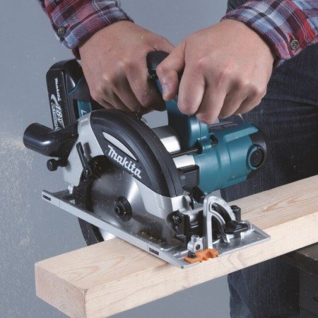 Akumuliatorinis diskinis pjūklas 165x20 MAKITA DHS630Z-Akumuliatoriniai pjovimo įrankiai-Akumuliatoriniai įrankiai-Makita-iranki