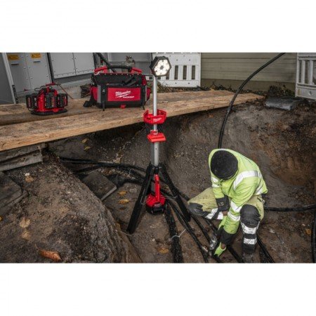Pastatomas LED žibintas MILWAUKEE M18 SAL2-502B-Akumuliatoriniai prožektoriai-Akumuliatoriniai įrankiai-Milwaukee-irankiai-darbu