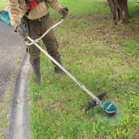 Akumuliatorinė žoliapjovė-trimeris MAKITA UR002GZ01 40V MAX XGT-Žoliapjovės (trimeriai), krūmapjovės-Sodo technika-Makita 40V Ma