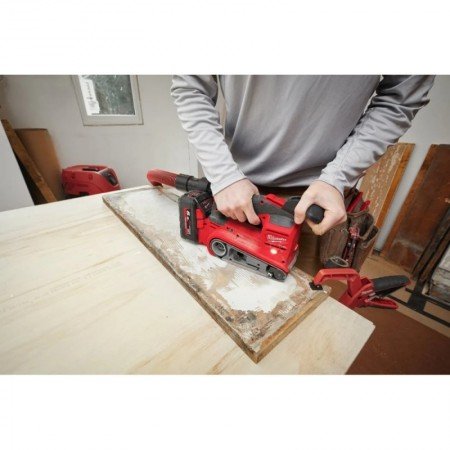 Akumuliatorinis juostinis šlifuoklis MILWAUKEE M18 FBTS75-552X-Akumuliatoriniai šlifuokliai-Akumuliatoriniai įrankiai-Milwaukee-