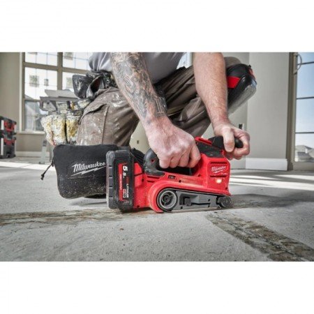 Akumuliatorinis juostinis šlifuoklis MILWAUKEE M18 FBTS75-552X-Akumuliatoriniai šlifuokliai-Akumuliatoriniai įrankiai-Milwaukee-