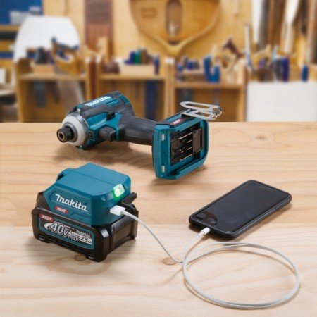 USB įkrovimo adapteris MAKITA ADP001G 40V Max XGT-Įrankių akumuliatoriai ir jų priedai-Akumuliatoriniai įrankiai-Makita 40V Max 
